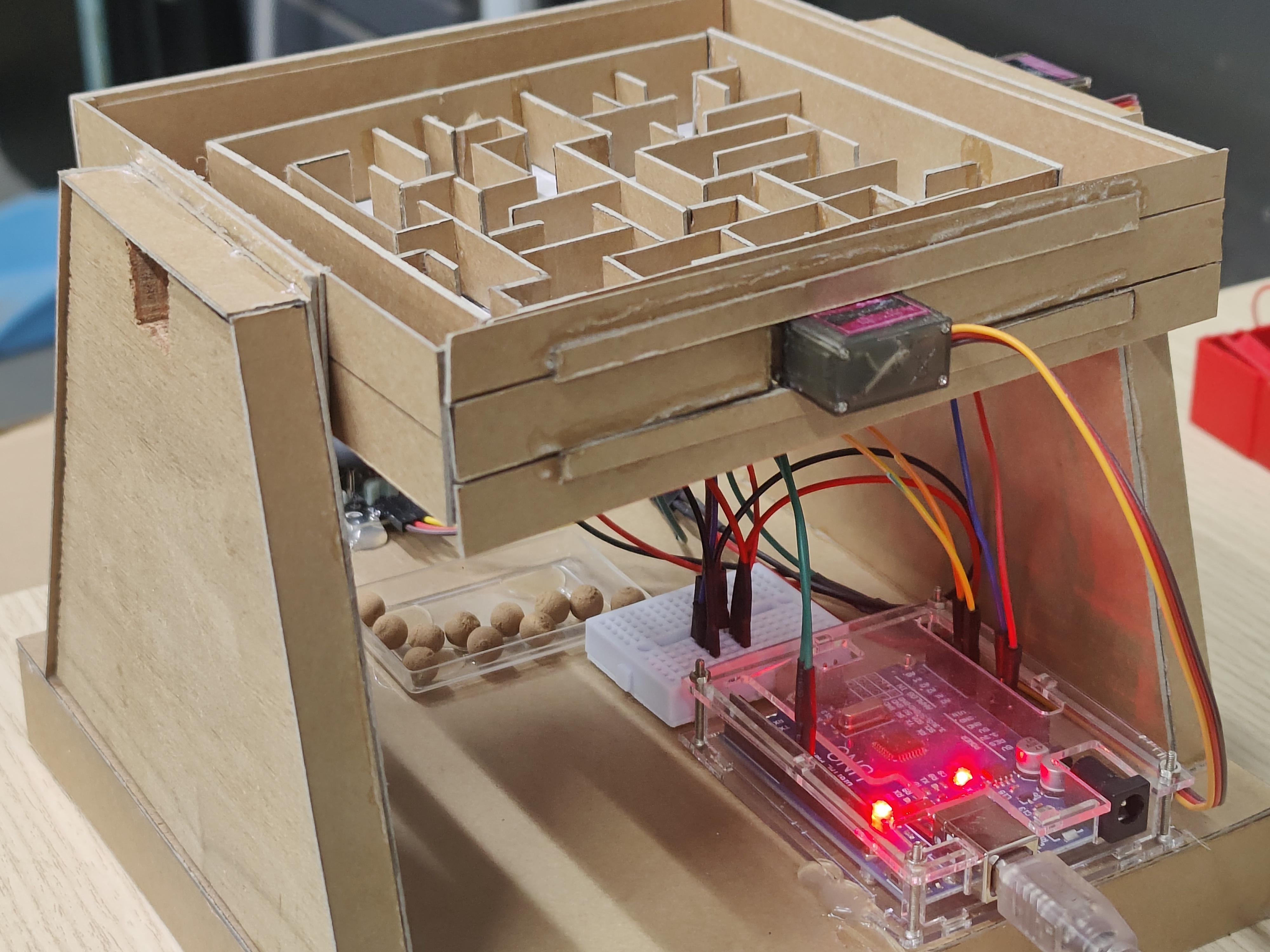 Πλήρης κατασκευή Gravity Maze