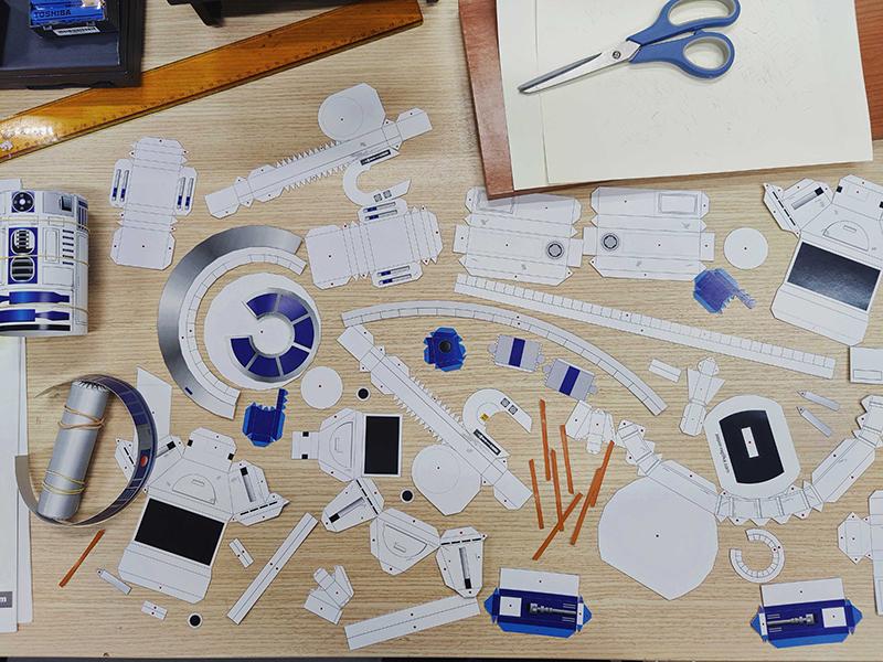 Κατασκευή papercraft R2inoD2ino